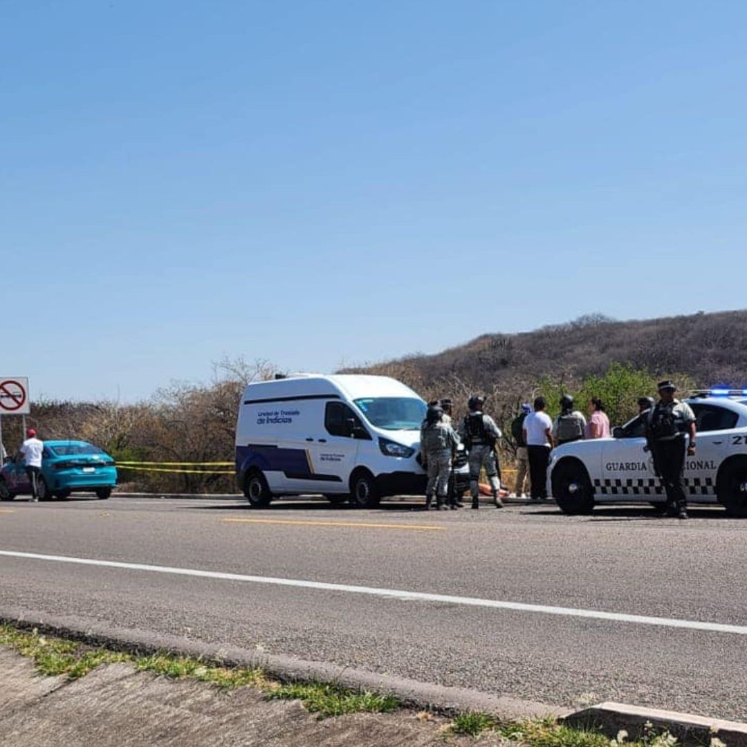 Mueren 6 Estudiantes Tras Volcar Transporte Escolar en el que Viajaban en Guanajuato