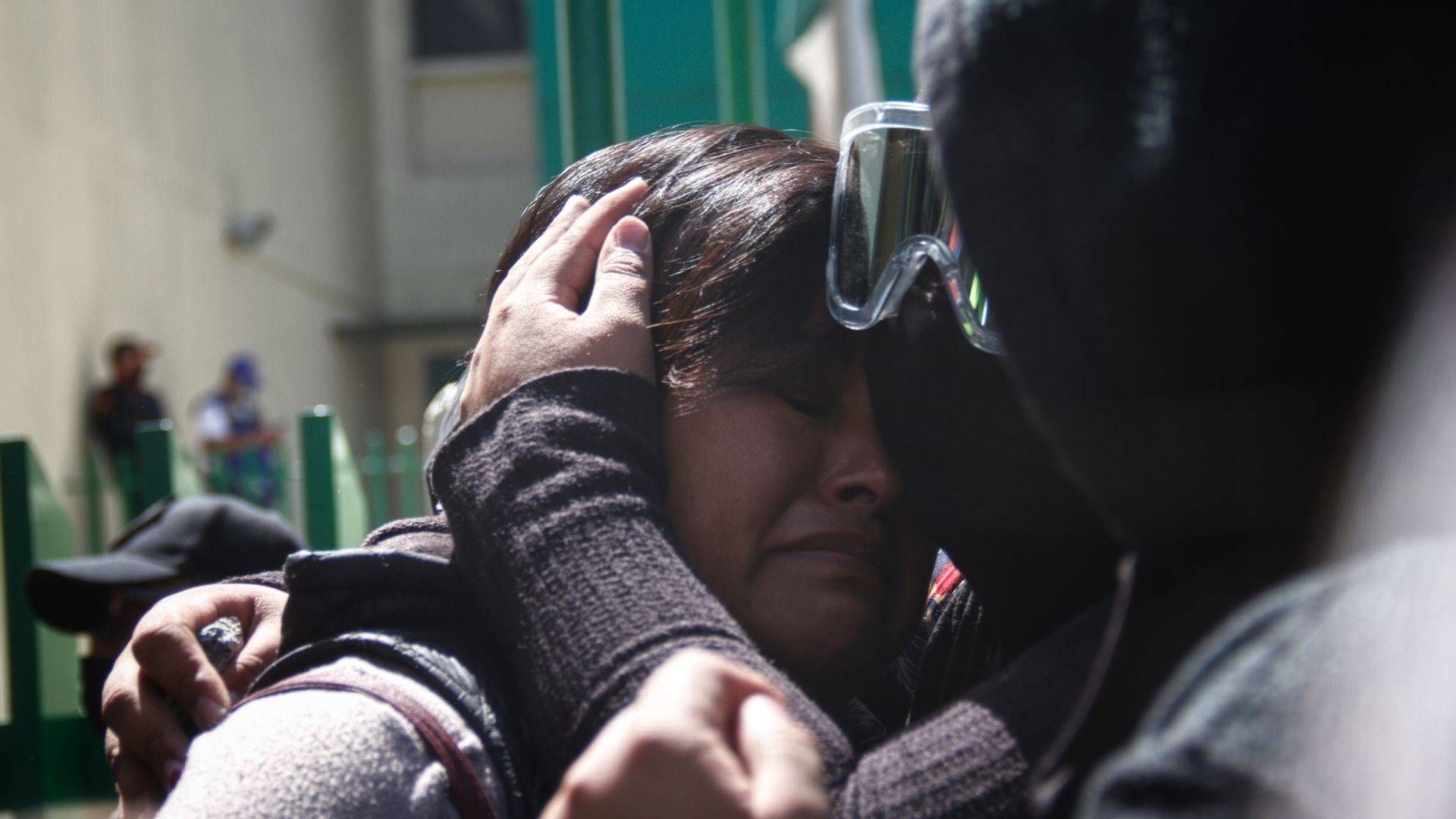 Protesta de mujeres en una audiencia ante el juzgado por violencia familiar