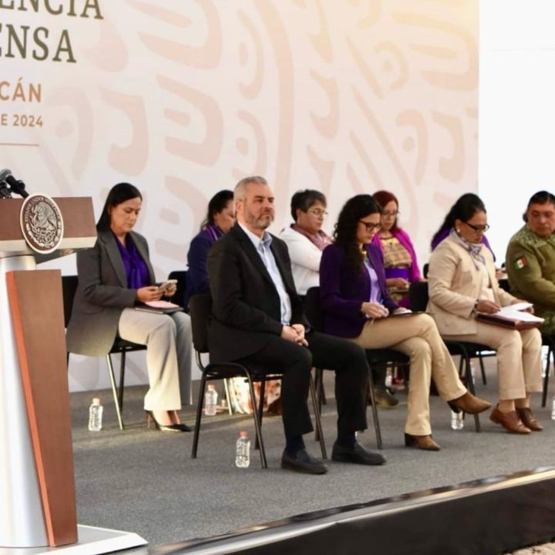AMLO Pide que Marcha por el 8M Sea Pacífica y Manifestantes ‘Se Quiten la Capucha’