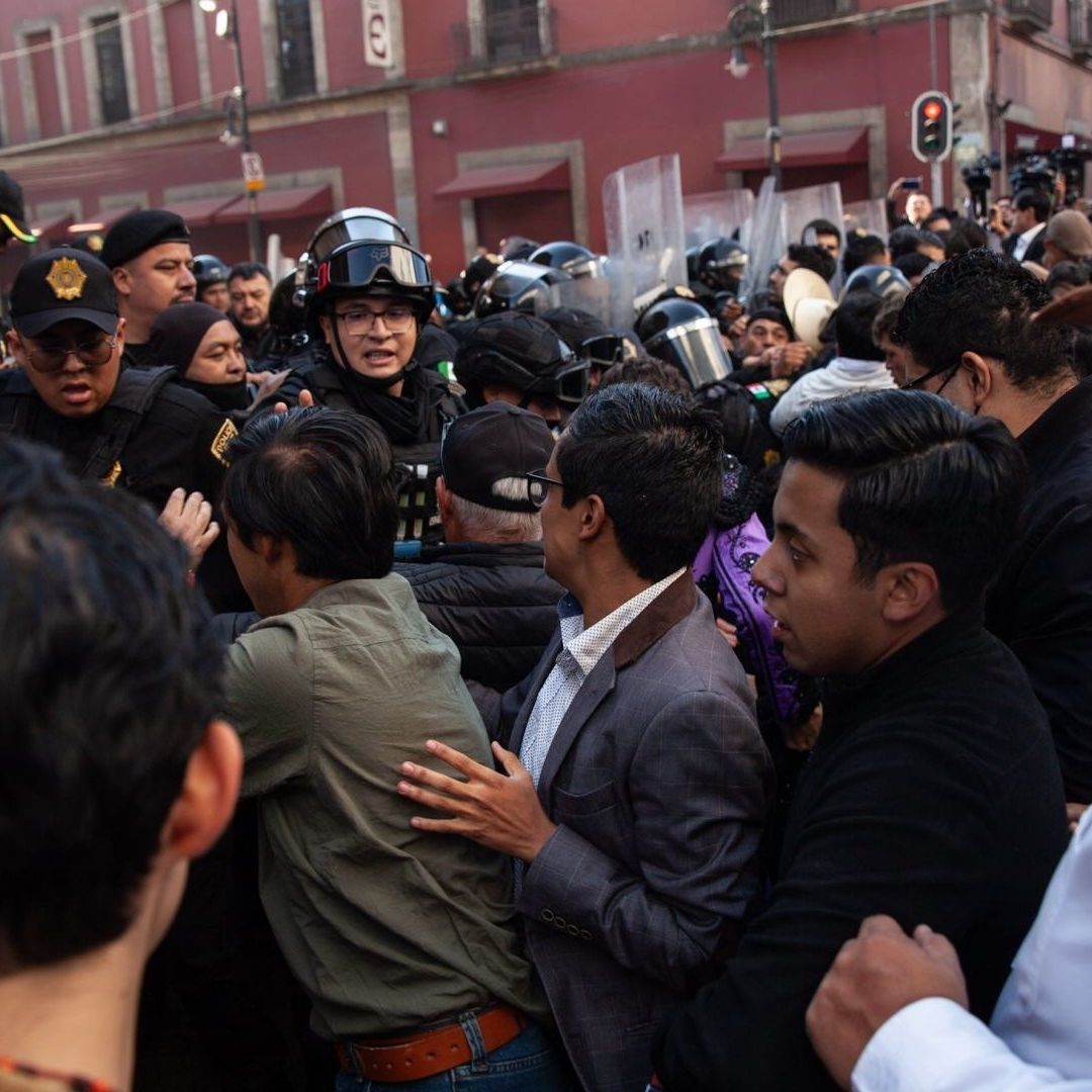 Enfrentamiento en inmediaciones del Congreso de CDMX por corridas de toros
