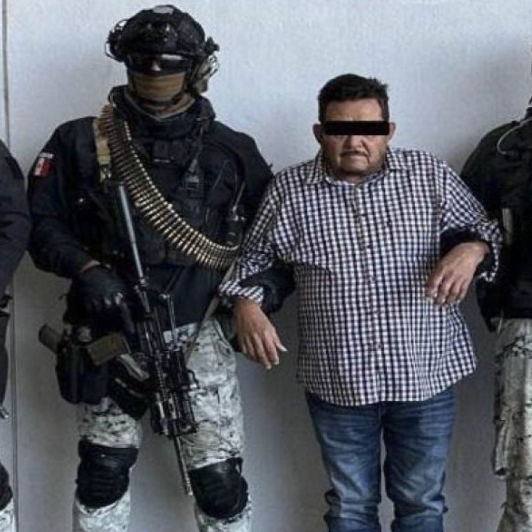 Don Rodo rodeado de agentes luego de su detención