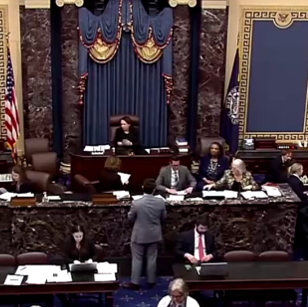 Senado de EUA Aprueba Presupuesto que Evita Cierre de Agencias Federales