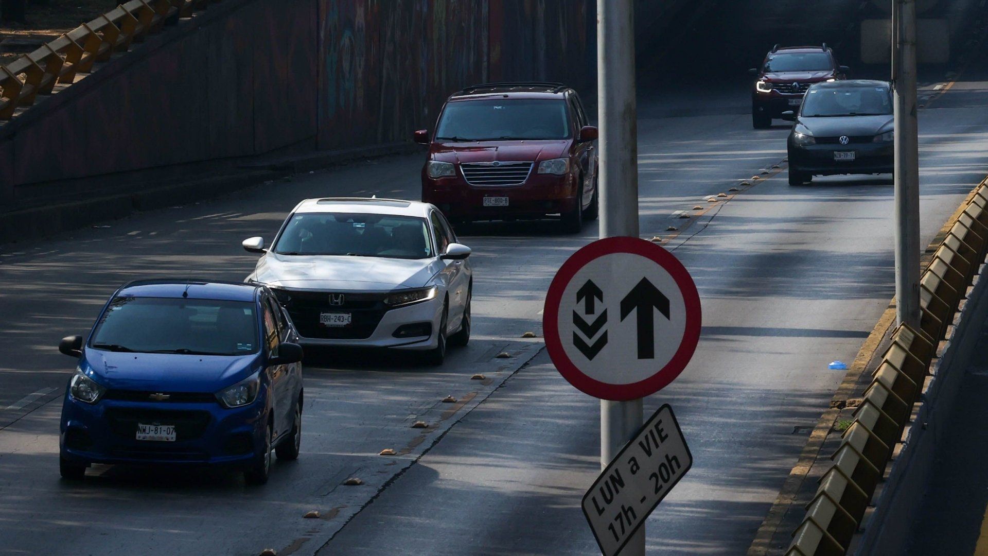 Quiénes sí circulan hoy 20 de marzo 2025 qué carros están exentos con Contingencia en CDMX y Edomex