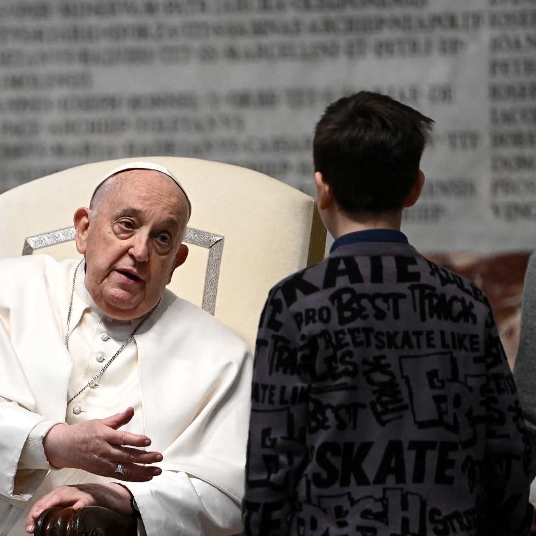 Papa Francisco acepta renuncia de obispo acusado de encubrir abusos a menores