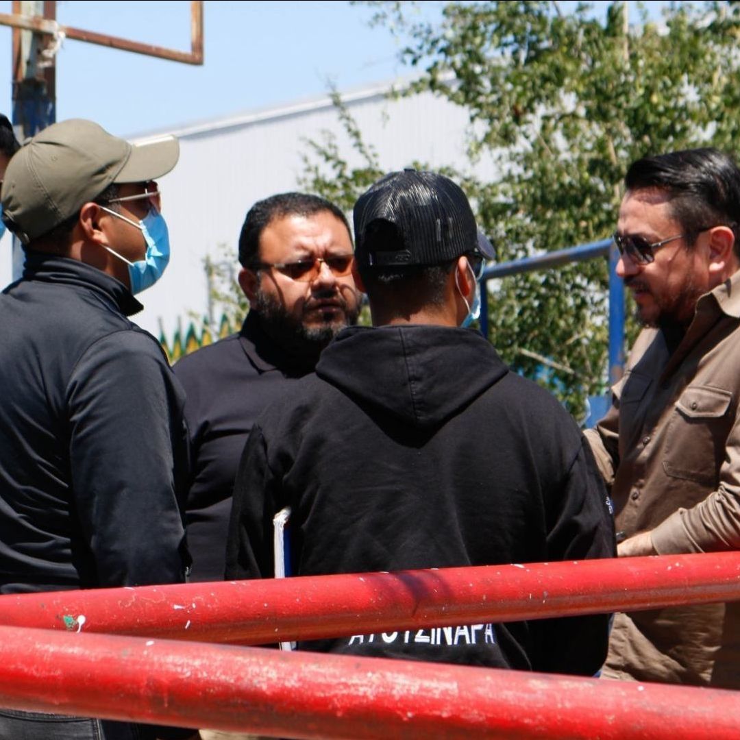 Autoridades y normalistas dialogan en Guerrero