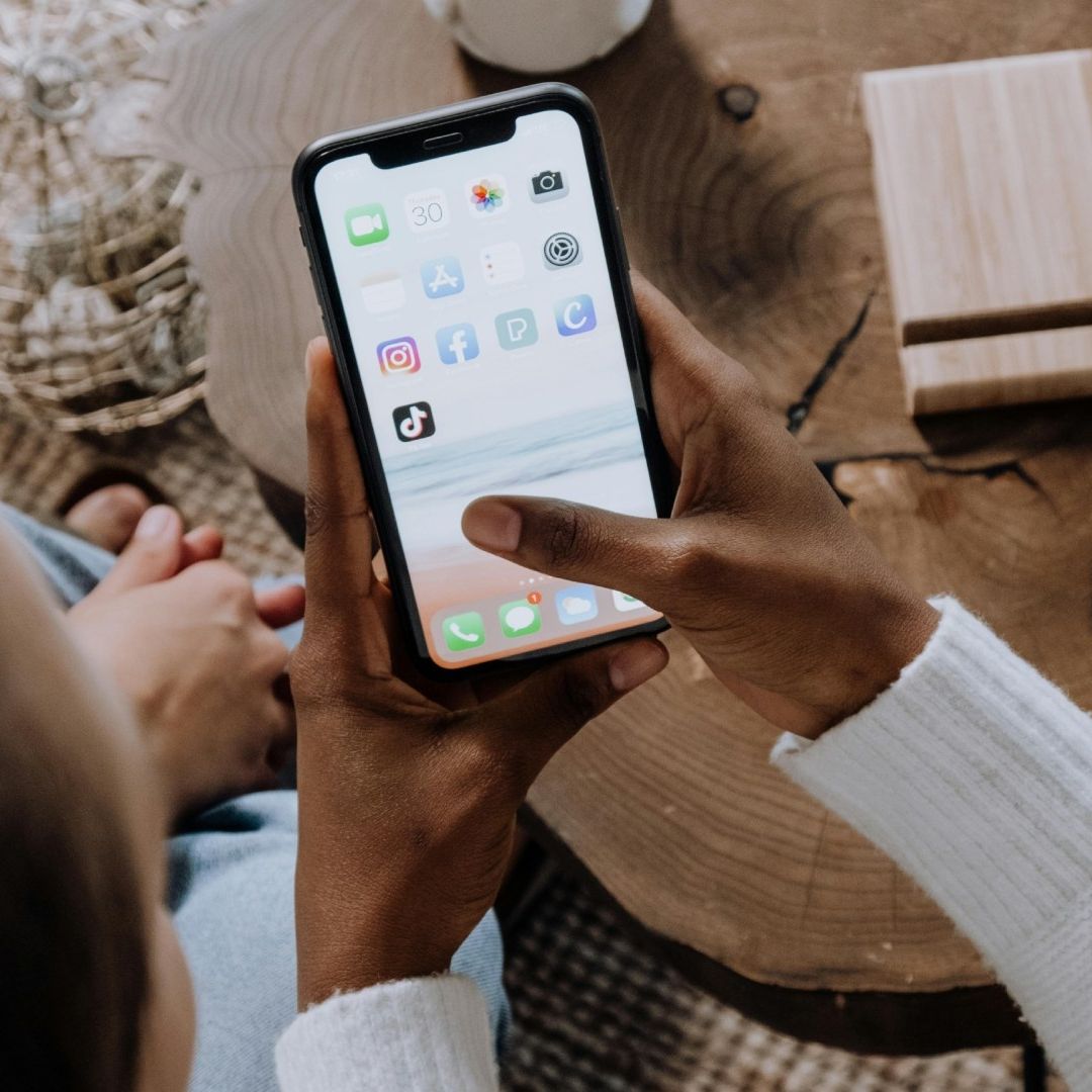 ¿Qué es el Chroming? El Peligroso Reto Viral de TikTok que Provocó la Muerte de un Niño