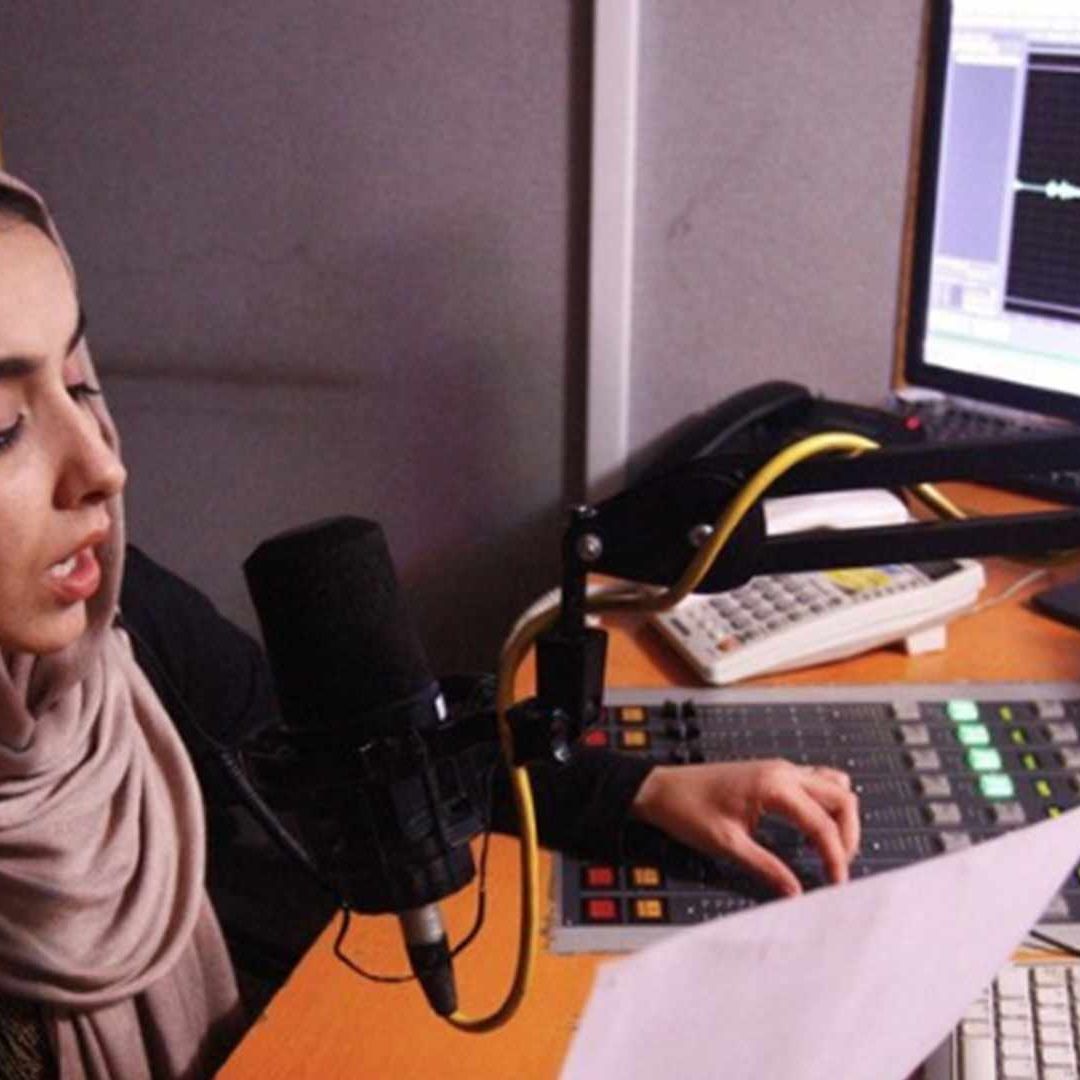 Un estudio de radio afgano, donde las mujeres alzan la voz.