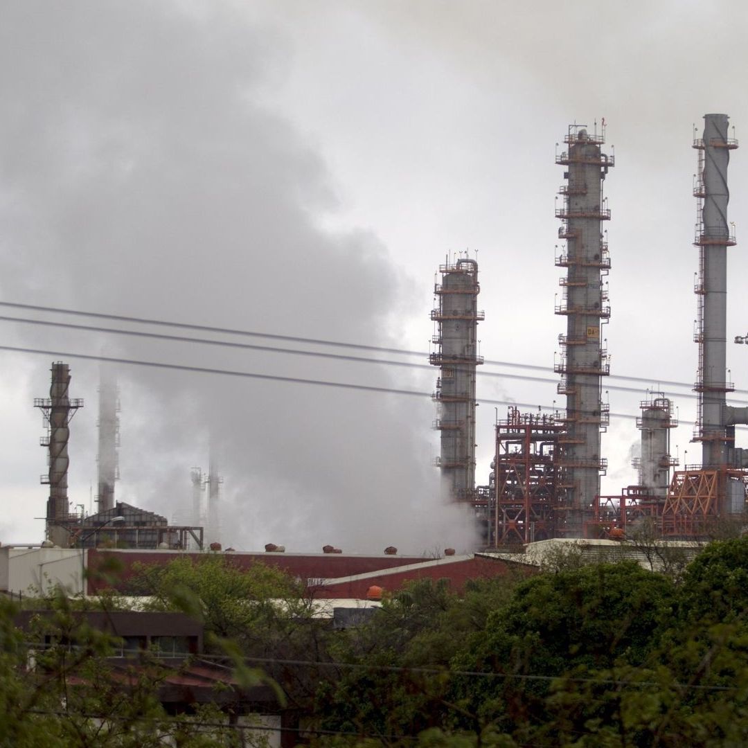 AMLO Niega Alta Contaminación de Refinería de Cadereyta y Dice que Dos Bocas Producirá en Abril