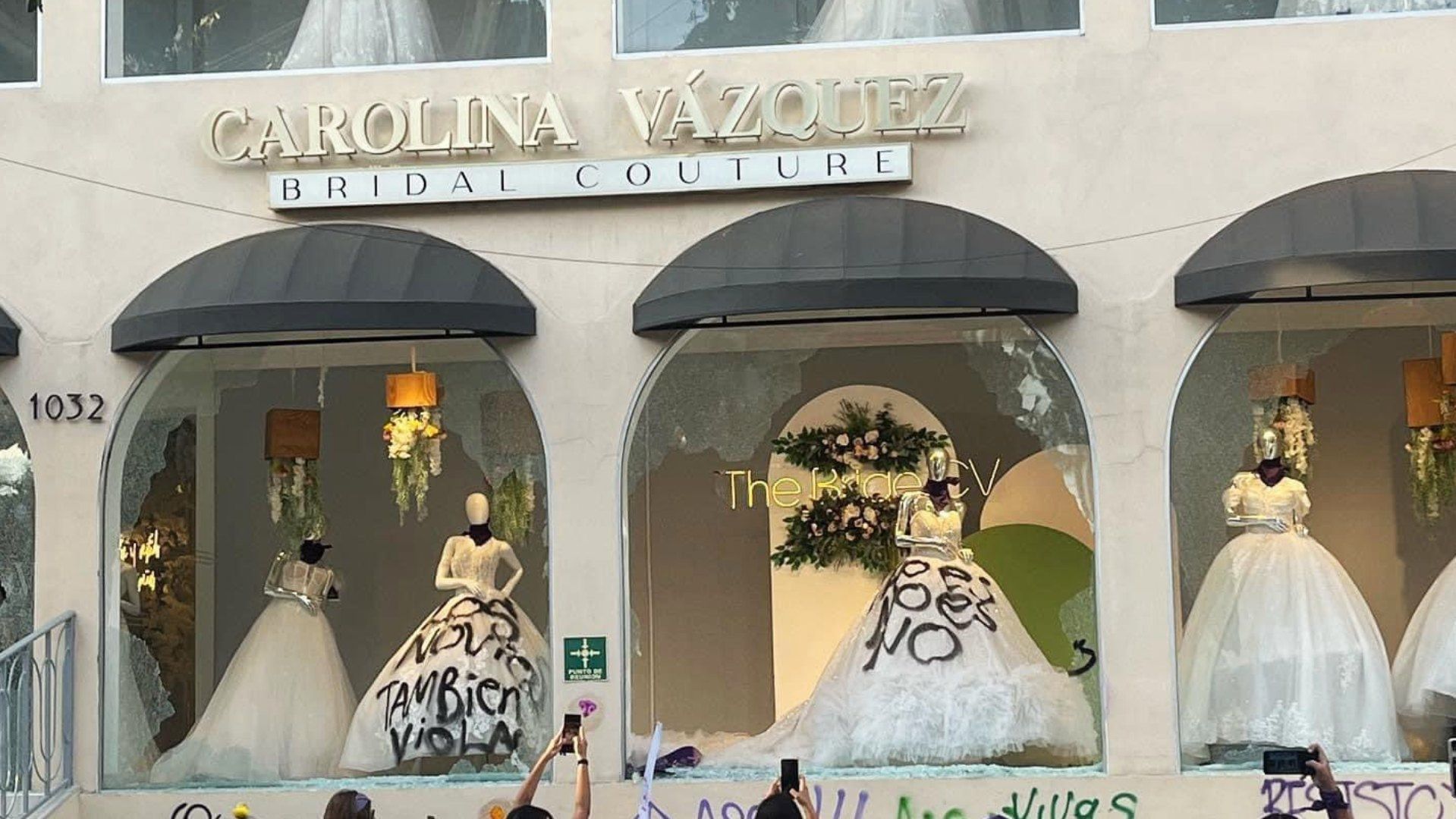 Manifestantes del 8M Vandalizan Vestidos de Novia y Diseñadora les Responde