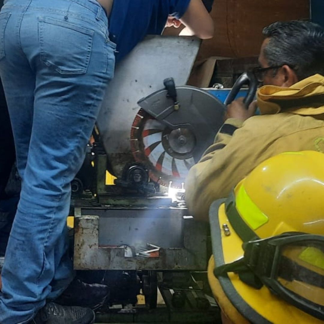Menor Queda Prensada de la Mano en Máquina de Tortillas en Mexicali