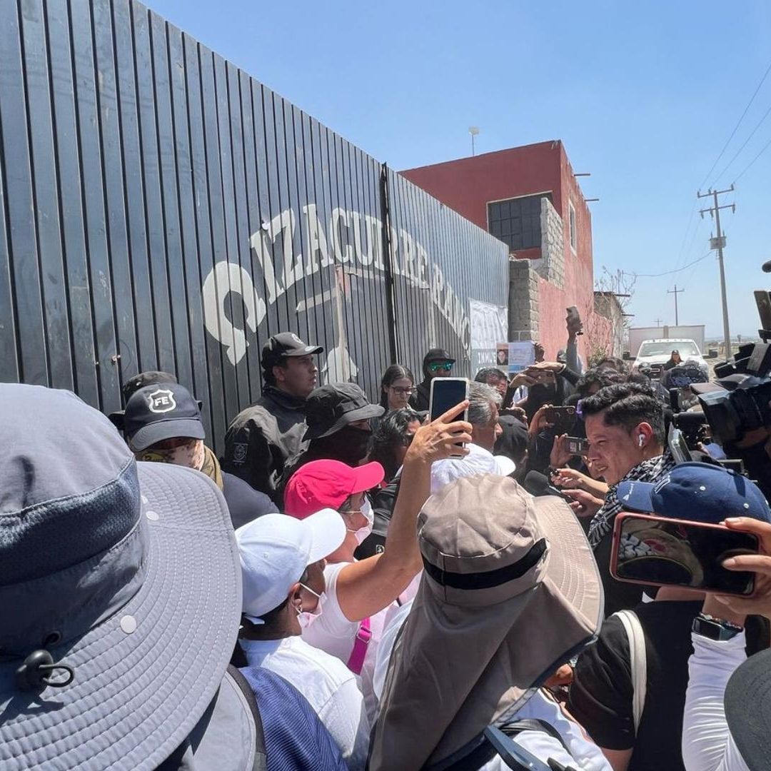 Madres Buscadoras Entran al Rancho Izaguirre en Teuchitlán; Así Fue el Momento del Portazo