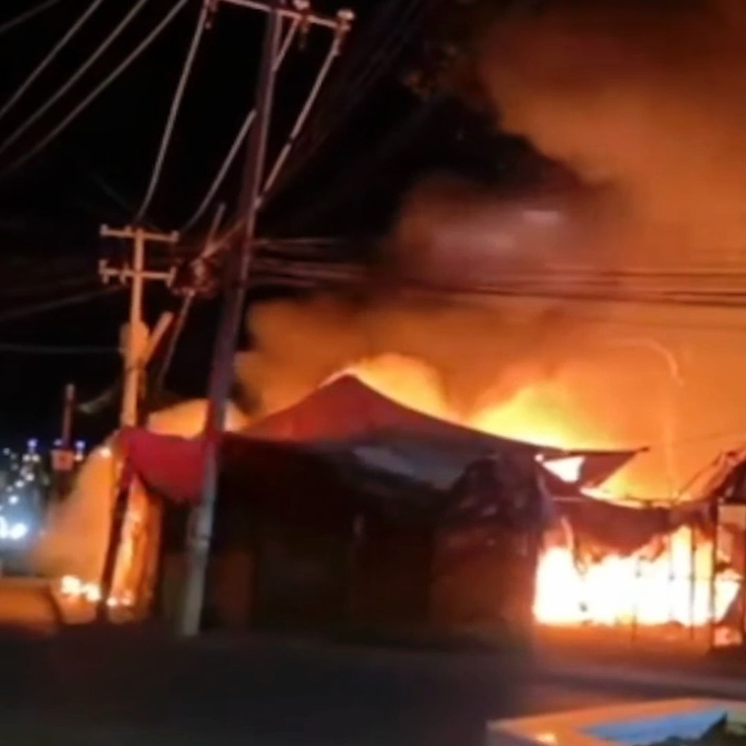 Queman Basura en Pastizal y se Incendian Comercios del Tianguis en Pénjamo