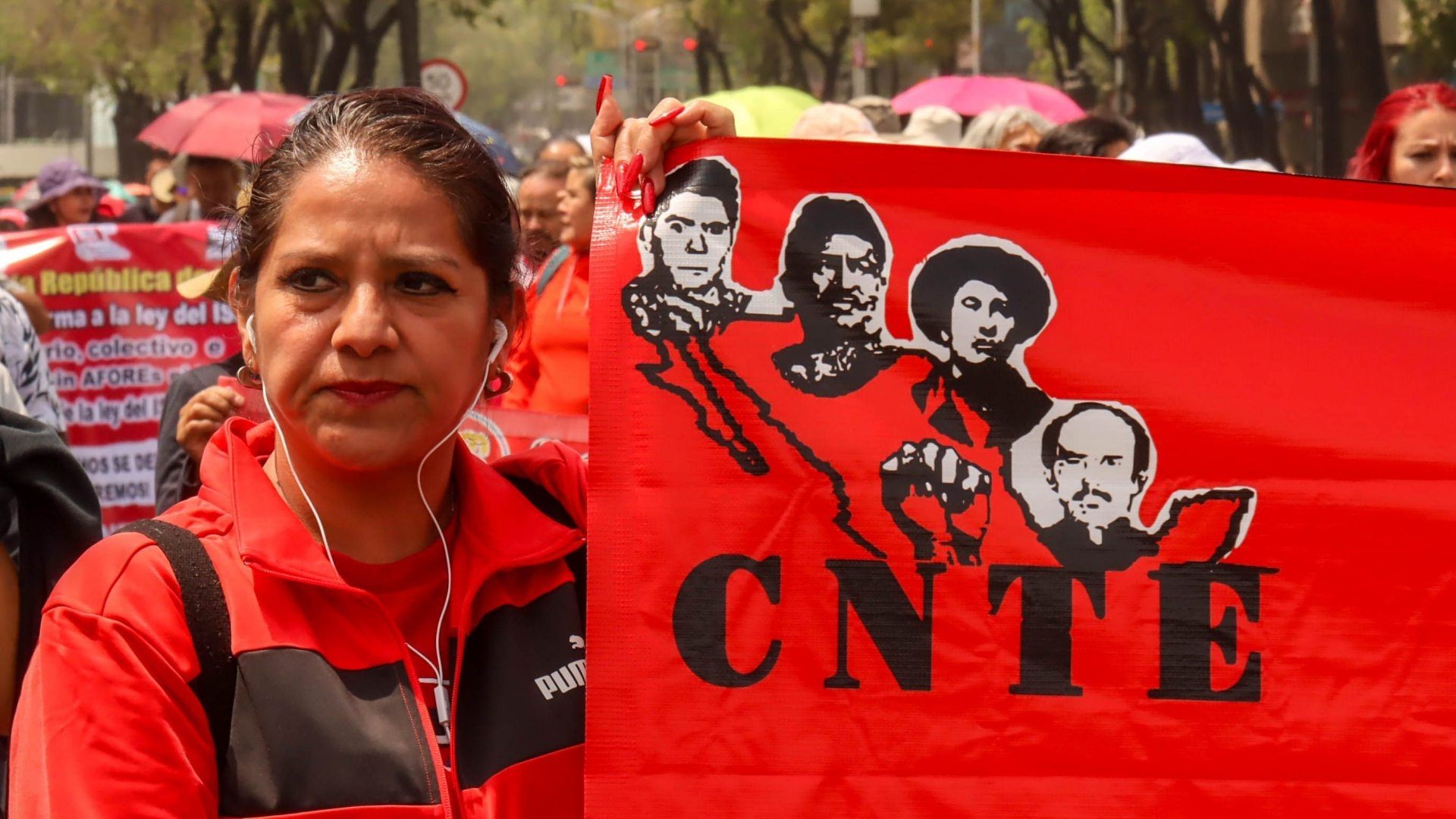 Marcha de maestros de la CNTE en Reforma
