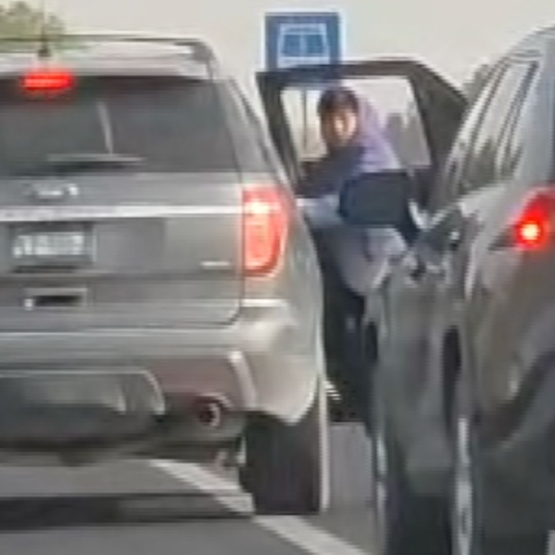 Automovilistas Graban Momento en el que Privan de la Libertad a Dos Mujeres en Comonfort, Guanajuato. Foto: Nmás Bajío
