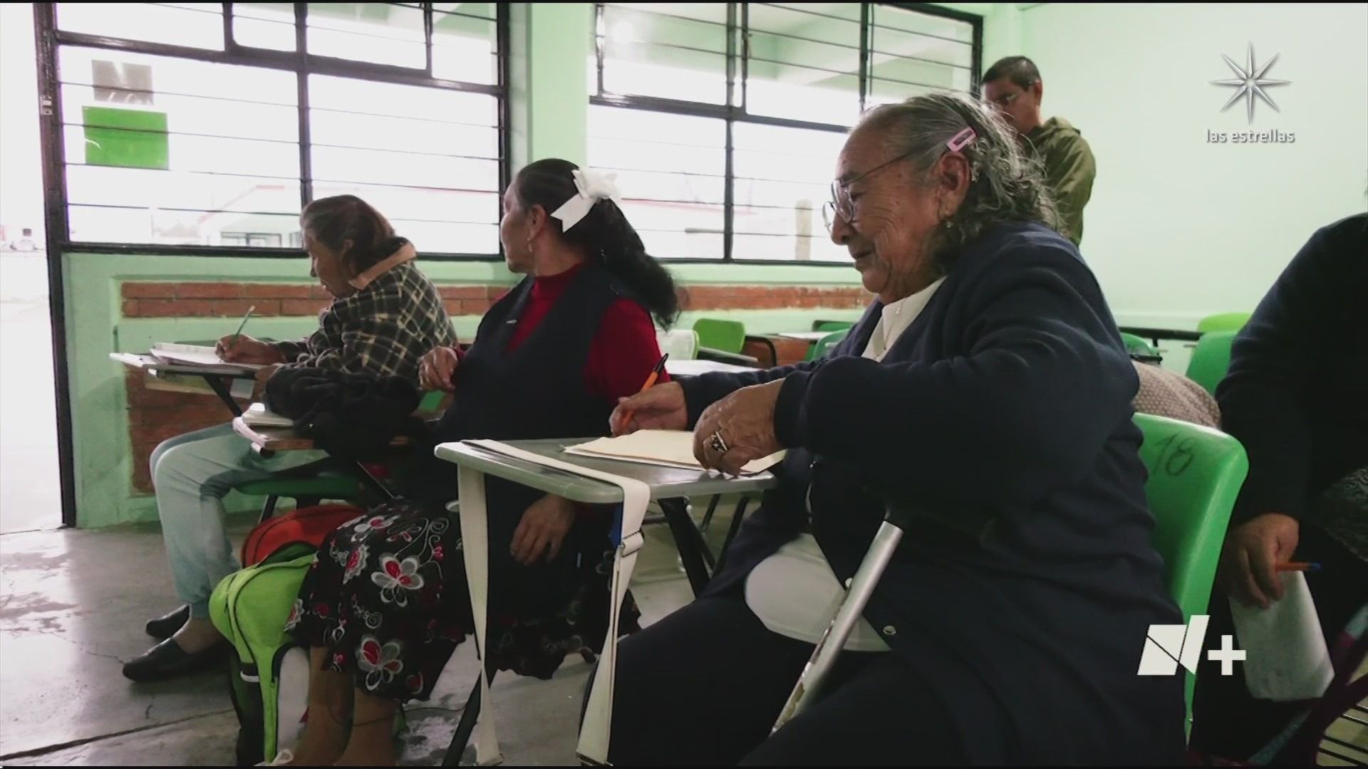 Romper con el Analfabetismo Abre el Mundo a las Personas que No Saben Leer Ni Escribir