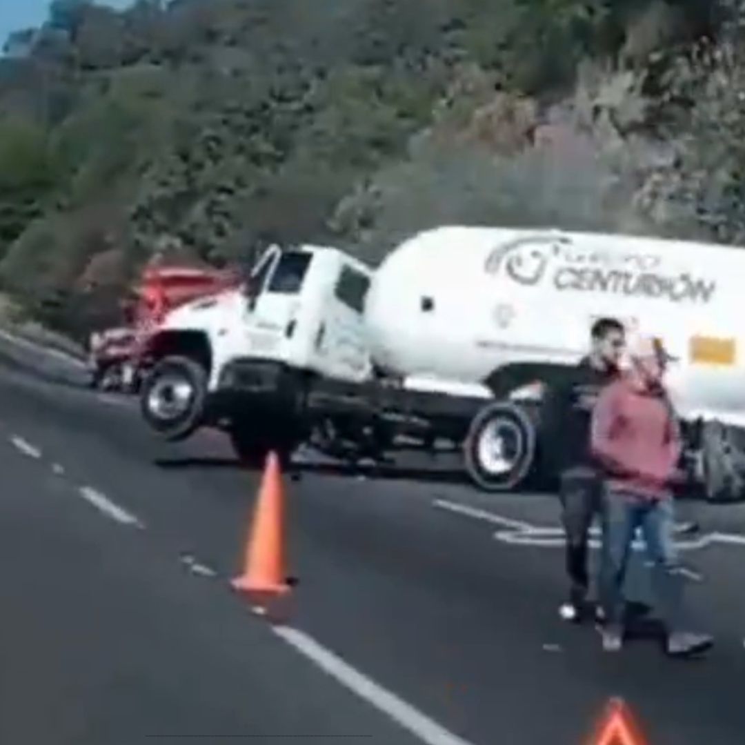 Accidente de Pipa en Autopista México-Puebla y Volcadura de Tráiler en la Puebla-Orizaba