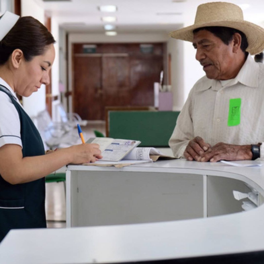 El registro del IMSS-Bienestar inició en enero 2024, pero algunos no han recibido su credencial; esto pueden hacer