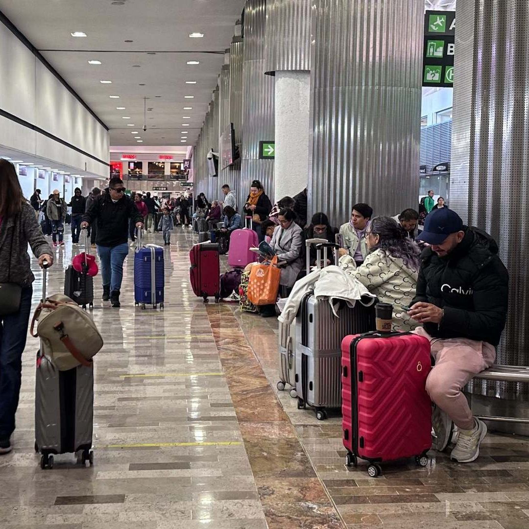 Pasajeros en el AICM