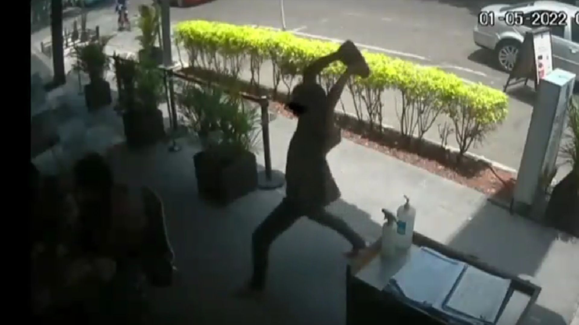 Dictan 13 Años de Prisión a Sujeto que Lanzó Tabique a Joven mientras Comía en Restaurante