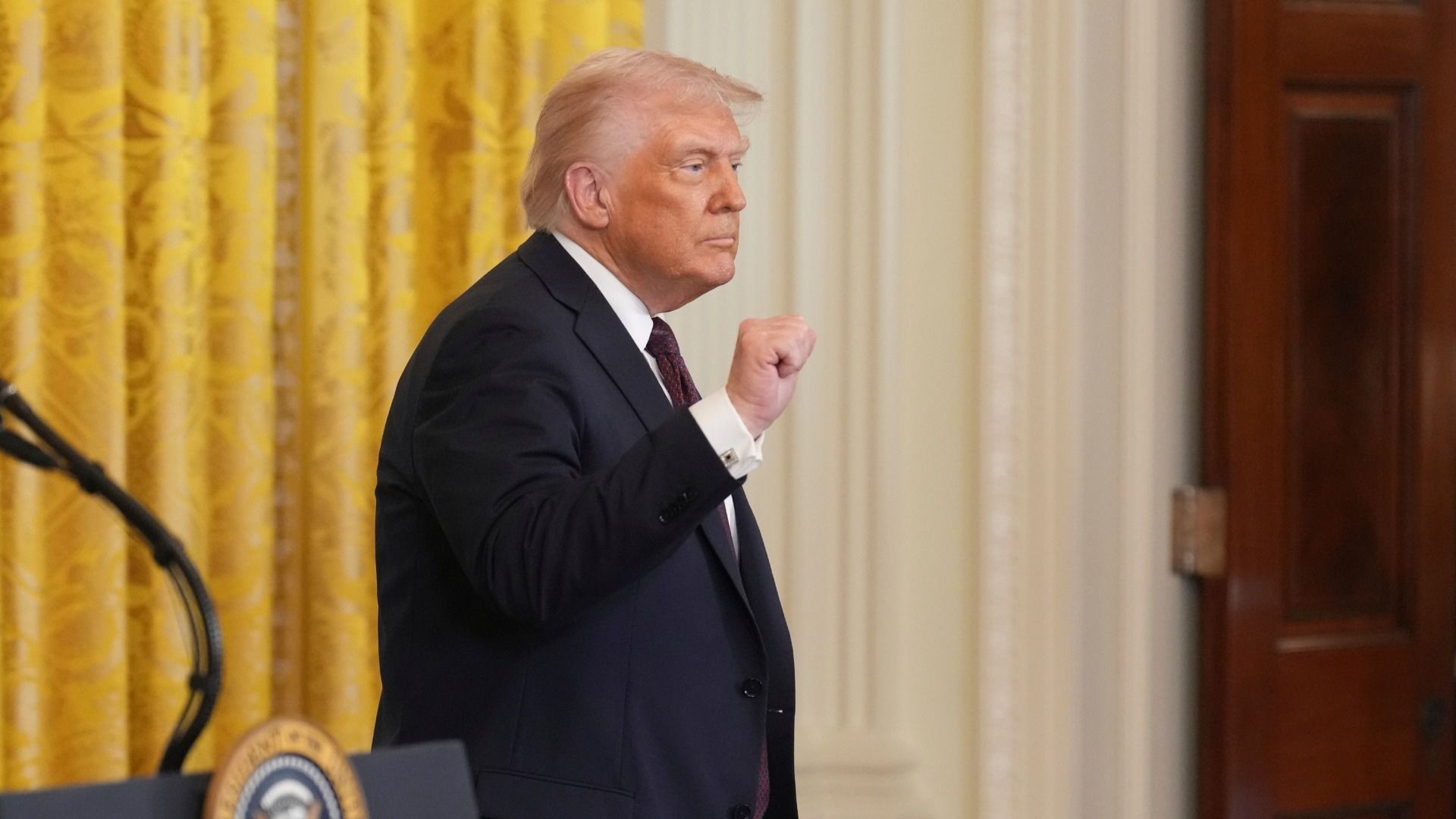La administración de Trump cometió un error justo cuando acaba de anunciar una campaña para combatir las filtraciones de información delicada.