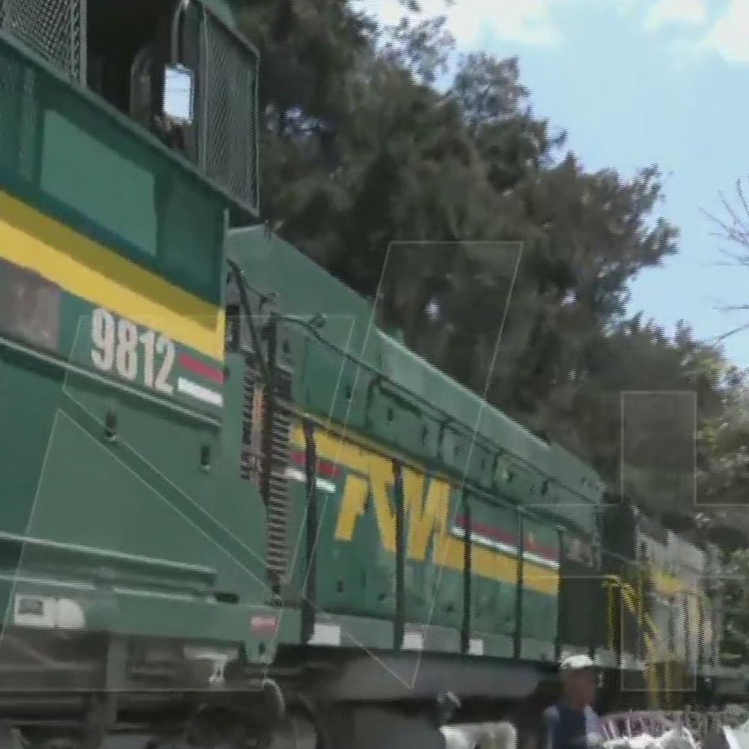 Tráiler choca con tren en Gustavo A. Madero