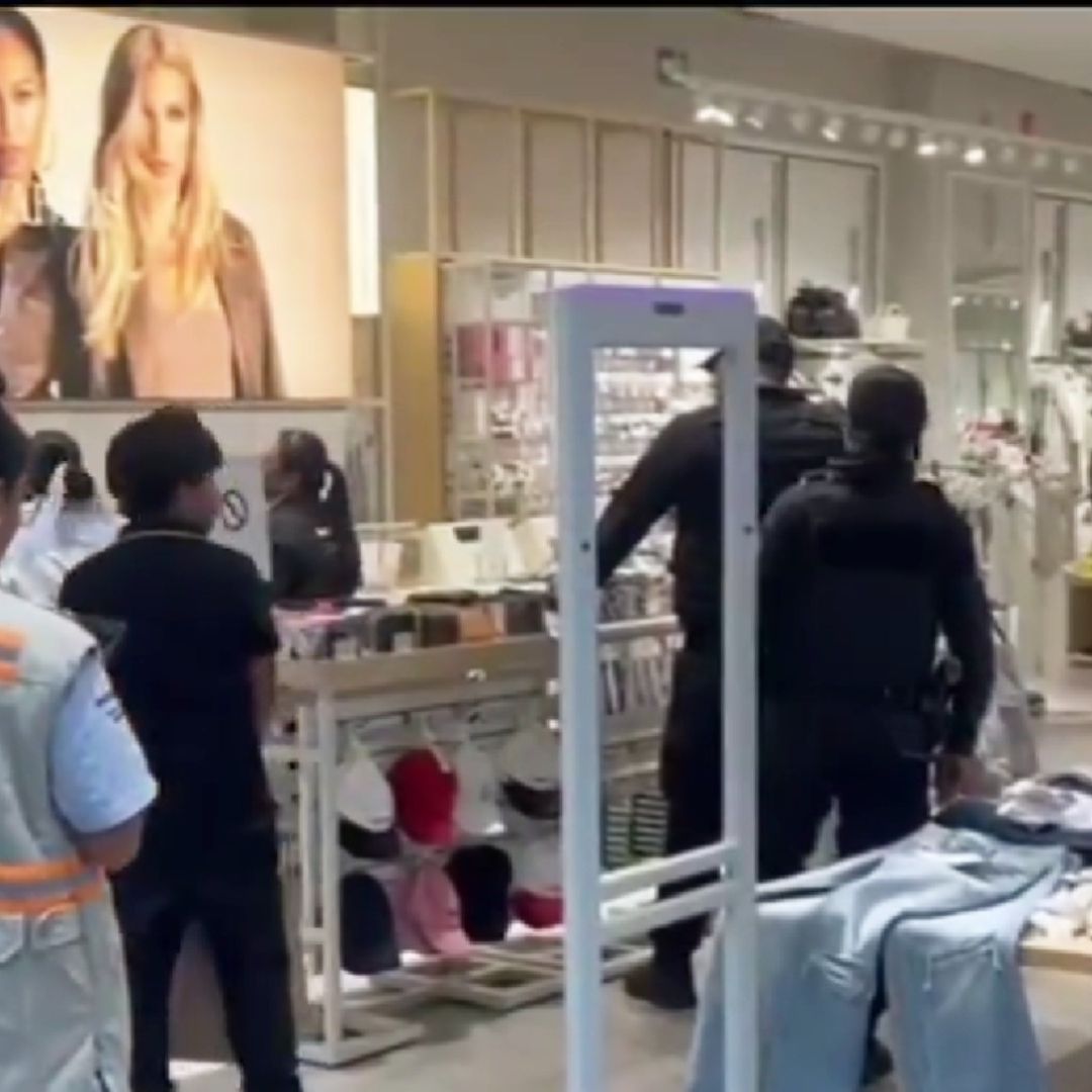 Ladrones Evaden Seguridad y Roban Tienda de Ropa en Plaza Comercial de Acoxpa