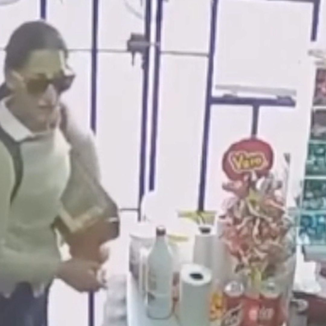 VIDEO Mujer usa Lentes para Robar una Tiendita en el Bulevar Delta en León