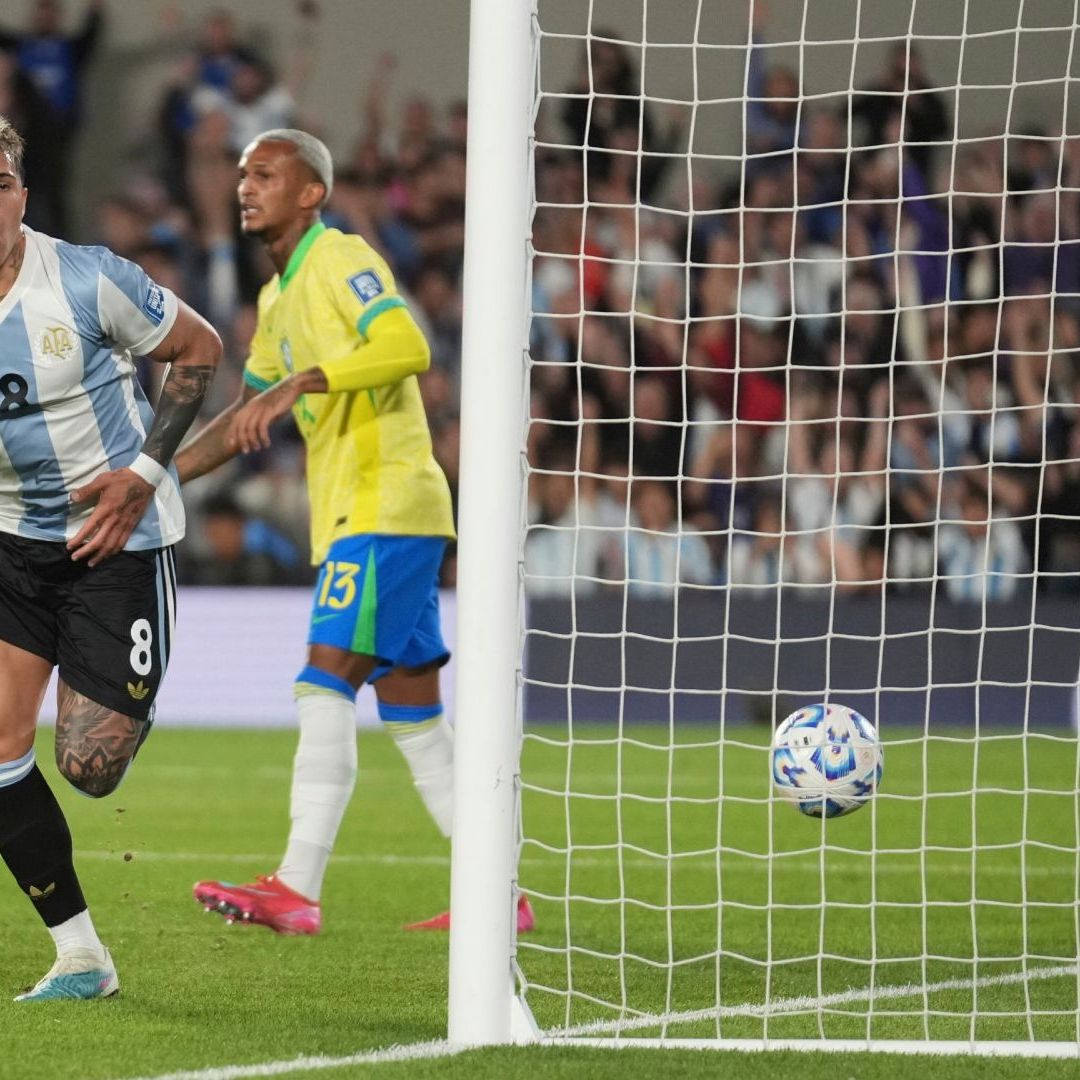 Enzo Fernández puso el 2-0 a favor de Argentina, apenas al minuto 12, ante Brasil. Foto: AP