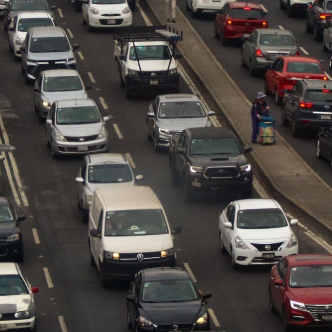 Conoce si se aplicará el Doble Hoy No Circula este jueves 27 de marzo y a qué carros, placas y engomados afectará