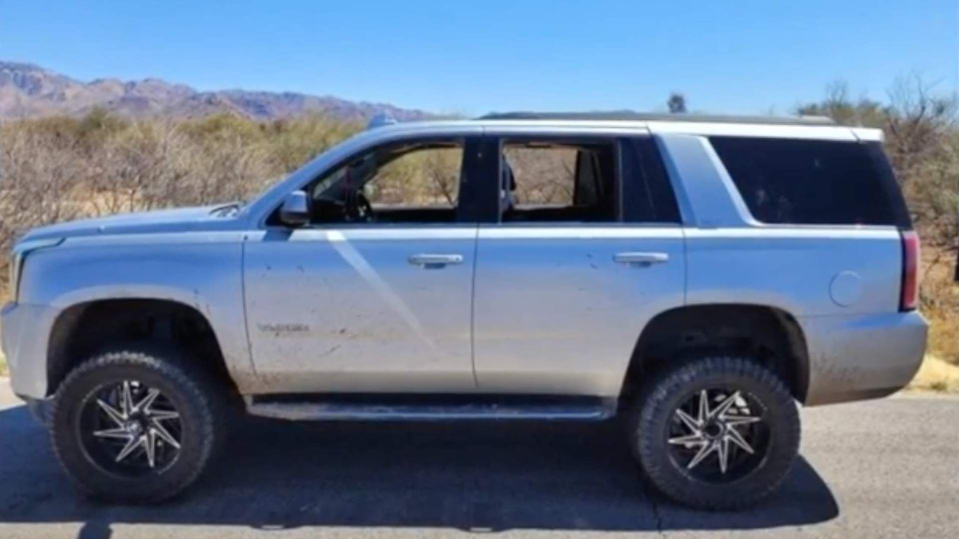 Un Hombre y 2 Mujeres Detenidas por Intentar Traficar Mujeres Cerca de Frontera Sonora-Arizona