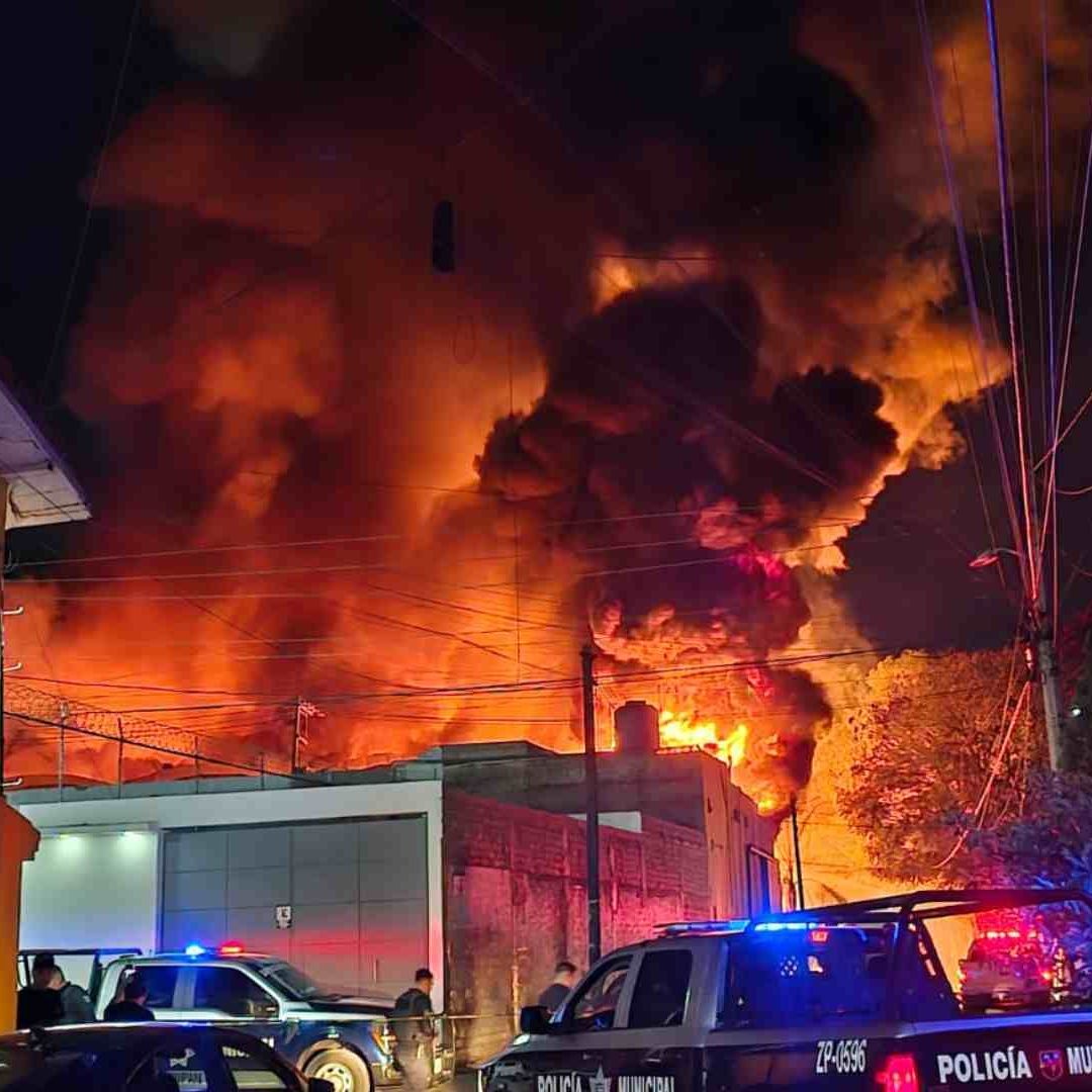 Fuerte Incendio Consume Una Fábrica de Químicos en Zapopan. Foto: N+ Local