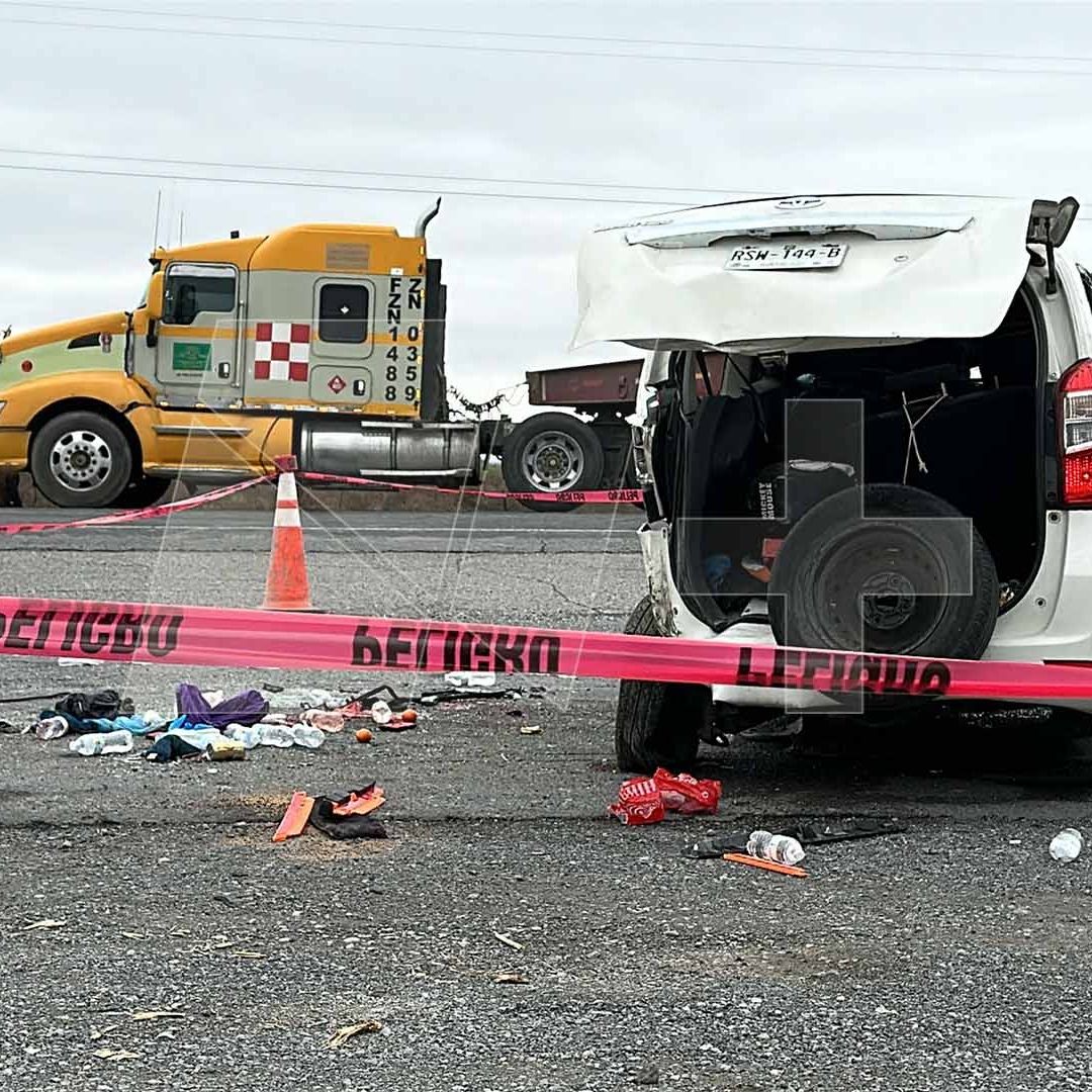 Muere Hombre y Mujer al Chocar con Tráiler en Carretera Saltillo-Monclova