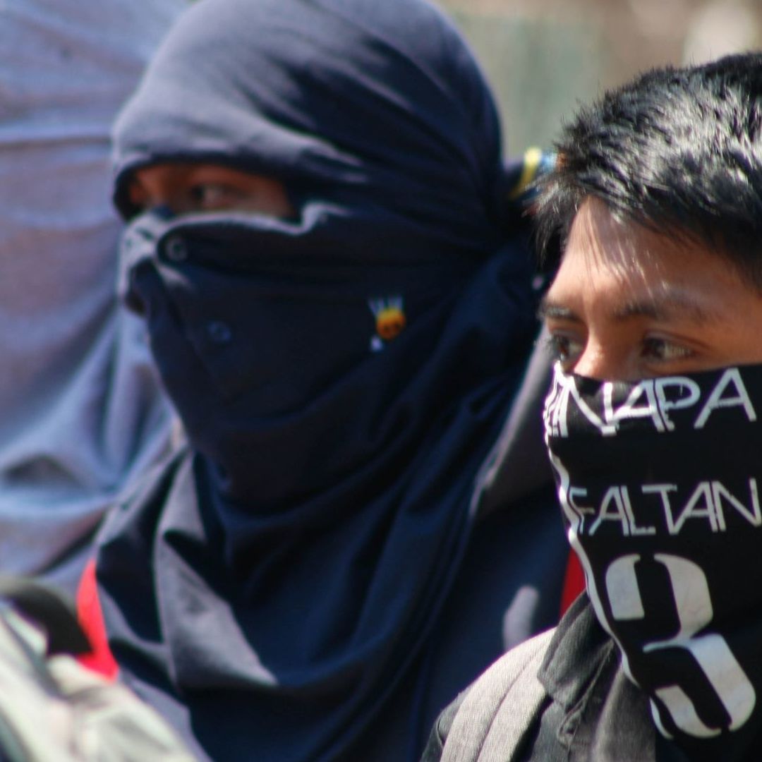 Normalistas de Ayotzinapa durante protesta en Chilpancingo, Guerrero