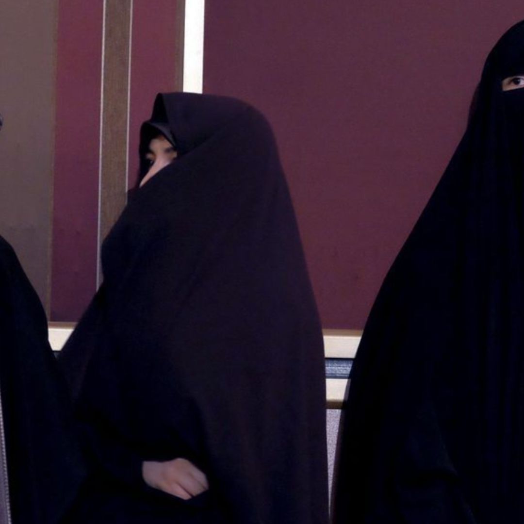 Irán utiliza herramientas de inteligencia artificial para vigilar a mujer que cumplan el uso del velo islámico