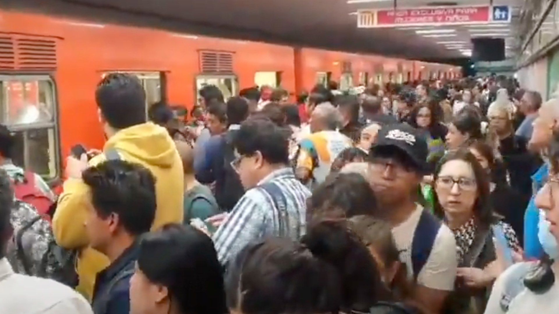 Desalojan Tren en Línea 3 del Metro CDMX por Fallas y Causa Retrasos de 15 Minutos