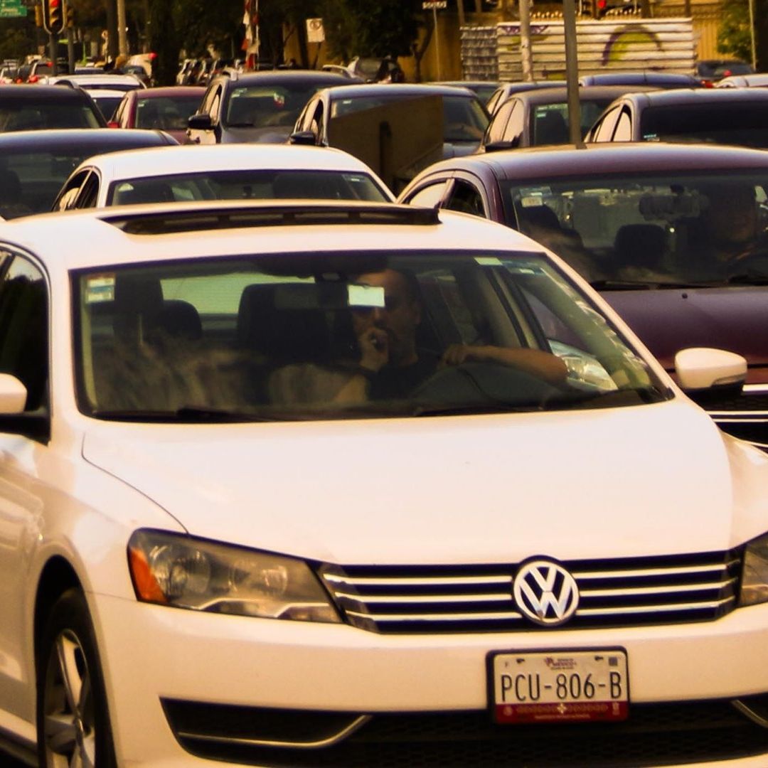 Qué carros si circulan hoy viernes 28 de marzo 2025 placas y autos exentos en CDMX y Edomex