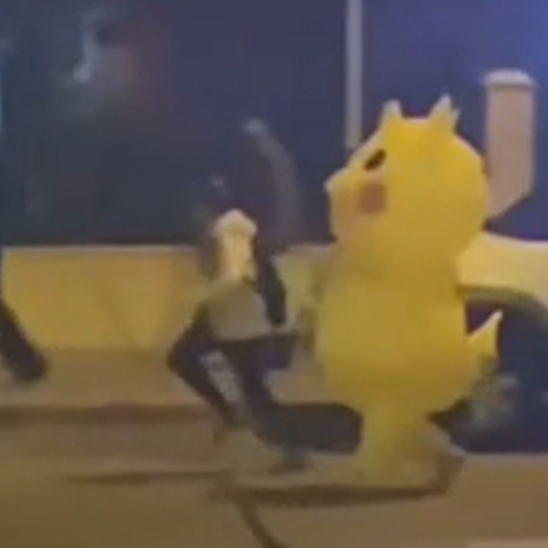 ‘Pikachú’ Escapa de la Policía en Estambul Durante una Protesta | Video