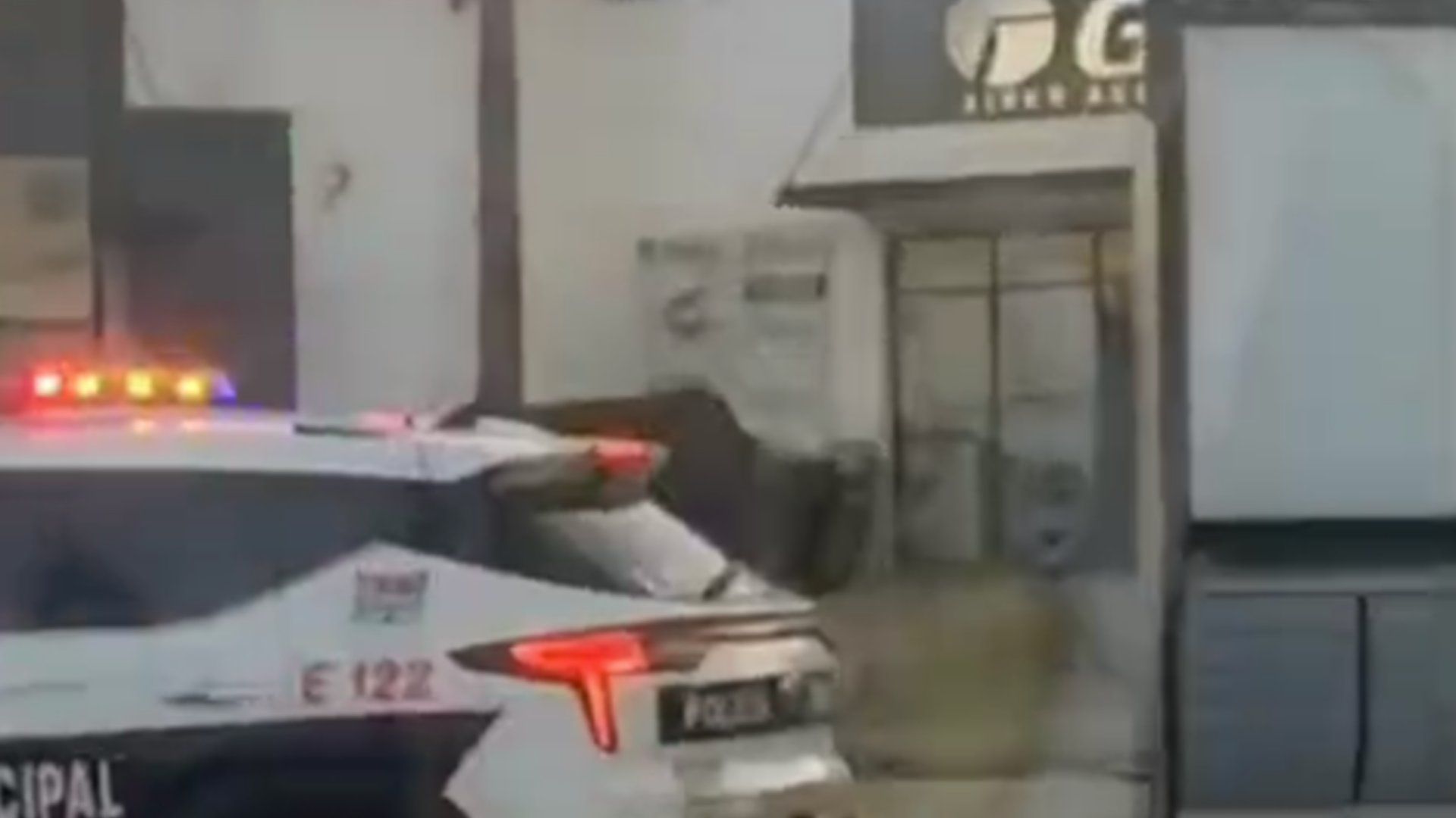 Joven Choca la Camioneta de su Abuelo Contra 5 Vehículos y un Negocio en Hermosillo