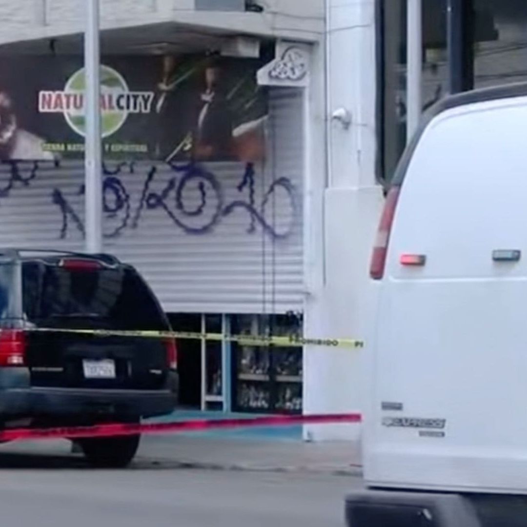 Hallan 2 Cuerpos Dentro de Baño en Local Naturista de Tijuana; Tenían Heridas de Armas de Fuego