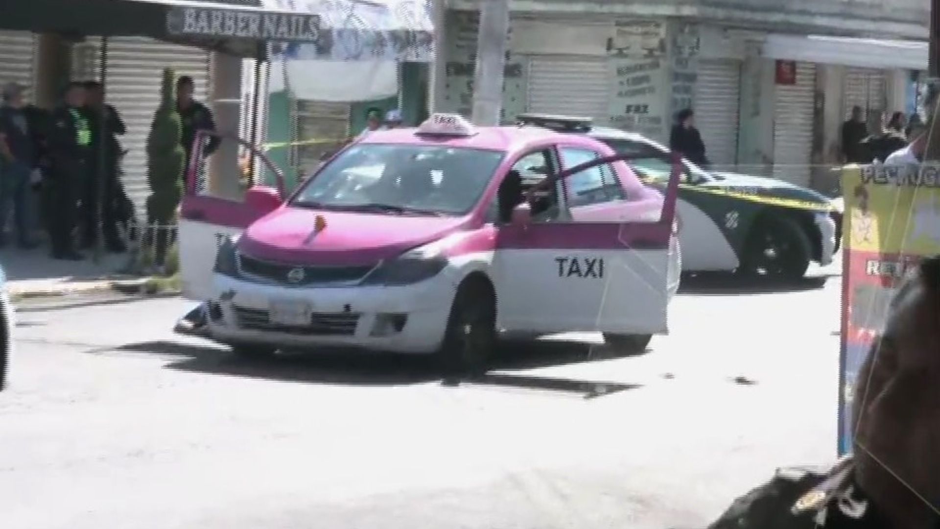 taxi dañado por balacera en colonia nueva atzacoalco