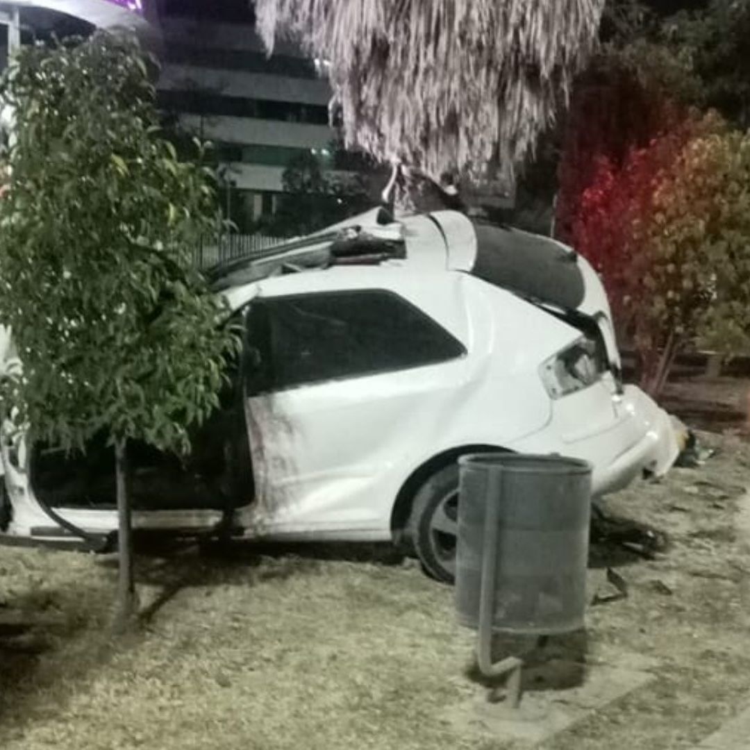 Mujer Muerta Prensada por Choque de Audi contra Palmera de Vía Atlixcáyotl en Puebla