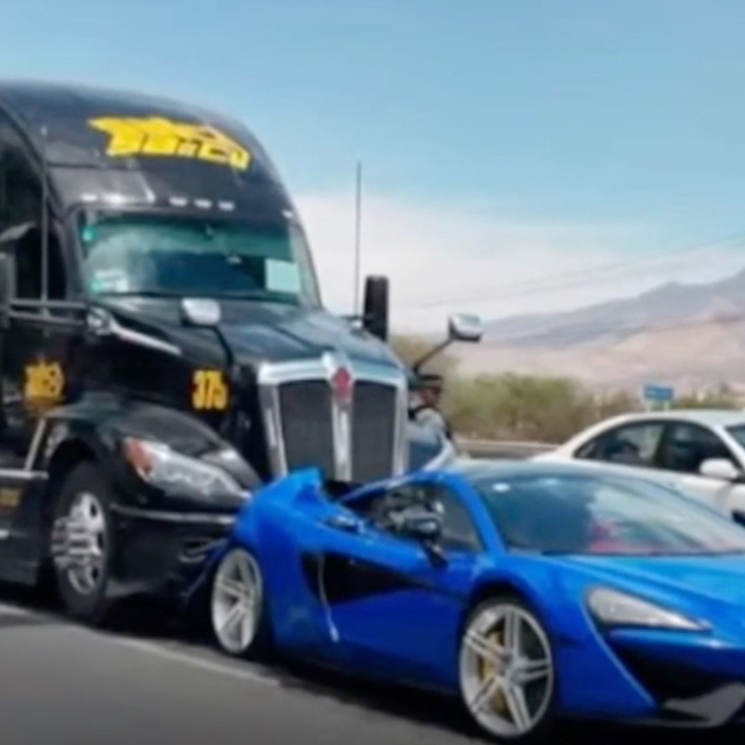 Tráiler Choca un McLaren en la Carretera Silao - Irapuato