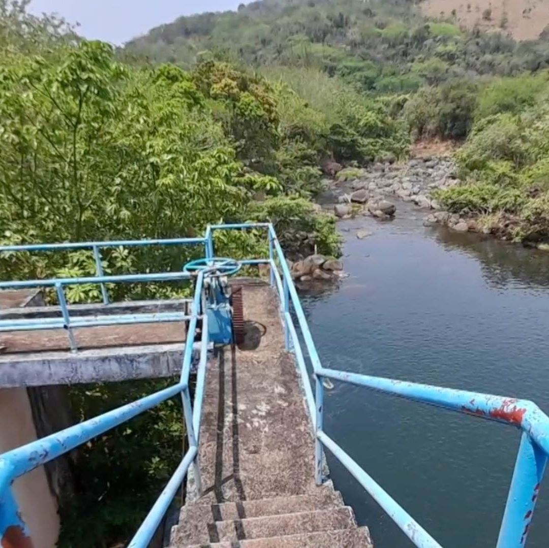 La presa cuenta con 64 kilómetros de tubería y se alimenta de los arroyos Ocotal y Texizapan, del total de agua captada Coatzacoalcos únicamente recibe 550 mil litros de agua por segundo.