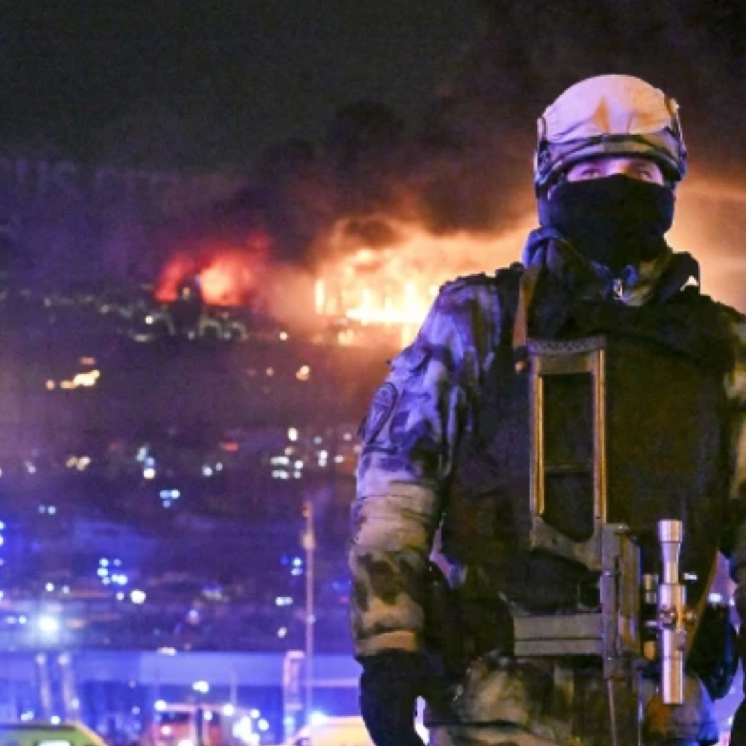 Servicios de Seguridad de Rusia vigilan principales sitios de Moscú ataque a una sala de conciertos