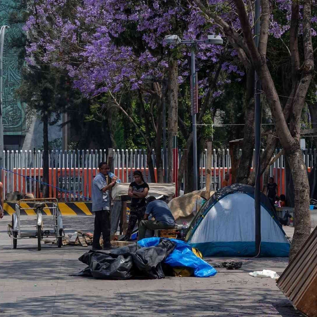 Campamento de migrantes en la Cámara de Diputados