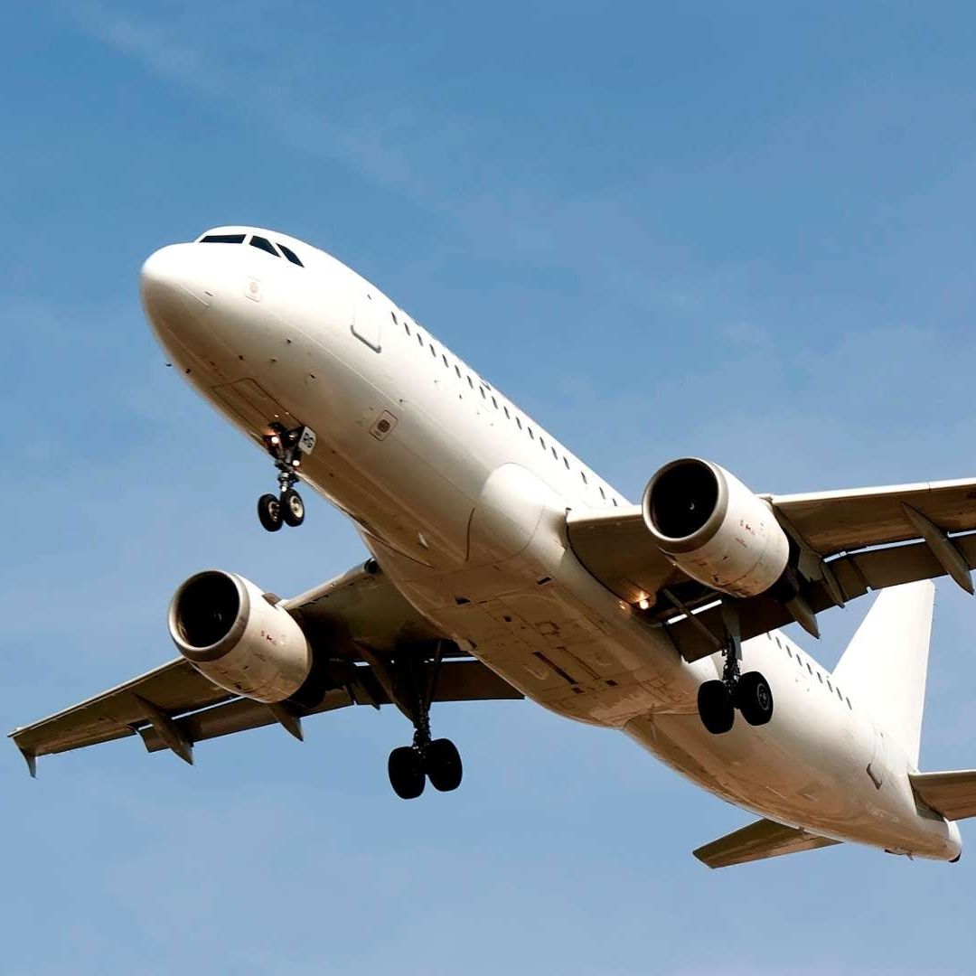 Avión que Iba a Cancún Regresó por Despresurización en la Cabina