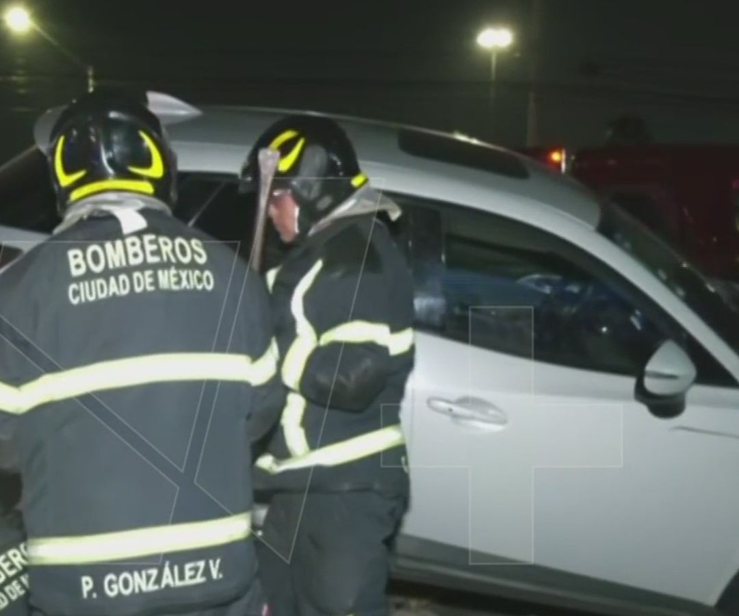 Conductor en Presunto Estado de Ebriedad Choca su Camioneta contra Puertas del Estadio Azteca