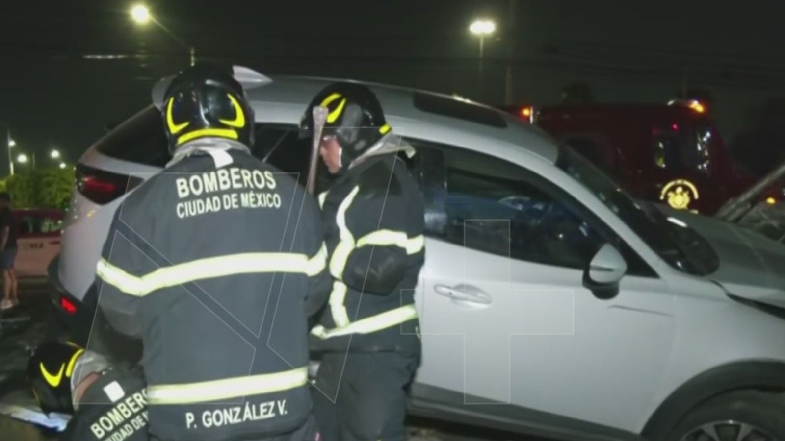 Conductor en Presunto Estado de Ebriedad Choca su Camioneta contra Puertas del Estadio Azteca