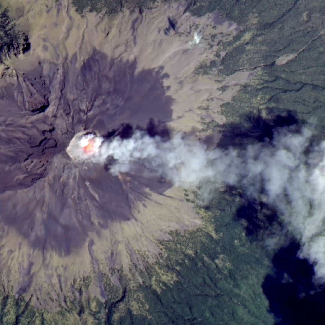 Luego de la intensa actividad volcánica del viernes, un satélite captó la magnitud de la exhalación del Popocatépetl.