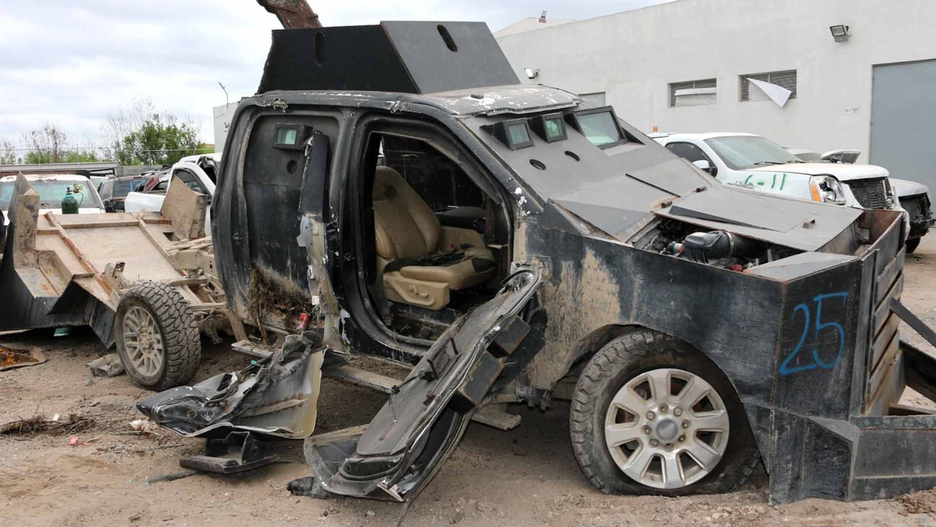 Autoridades Destruyen Camionetas Tipo Monstruo Decomisadas en Operativos en Reynosa